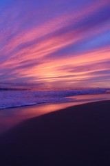 Fototapeta na wymiar Colorful sunset on the beautiful island of Kauai