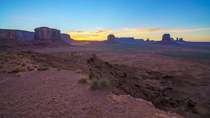 Fototapeta premium sunset at artists point in monument valley, usa