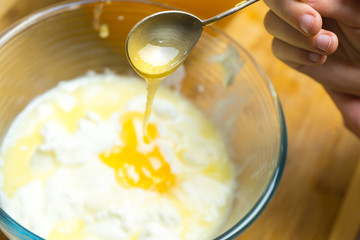 Preparation of baking dough using honey. The sweet kitchen.