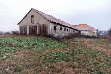 Fototapeta na wymiar Abandoned building in the hungarian countryside