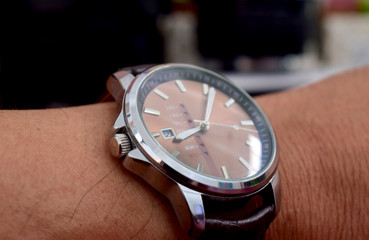  Luxury watches are considered a reward of success. Is a collection of added value and expensive
