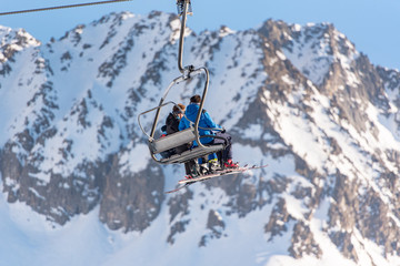 PAS DE LA CASA, ENCAMP. ANDORRA : 2020 18 FEB : PEOPLE SKIING IN SUNNY DAY IN THE POPULAR SKI...