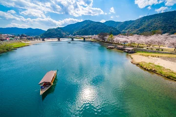 Foto auf Acrylglas Kintai-Brücke Hausboot und Kintaikyo-Brücke