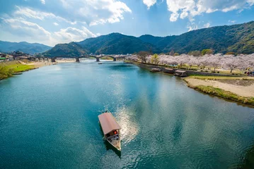 Foto auf Acrylglas Kintai-Brücke 屋形船と錦帯橋