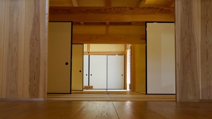 和室へ続く連続の襖
