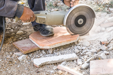 Paving stone cutting with hand power tools