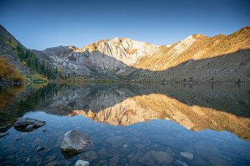 Fototapeta na wymiar mountain reflection on lake