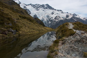 Fototapeta na wymiar Sealy Tarn in Mount Cook National Park on South Island of New Zealand
