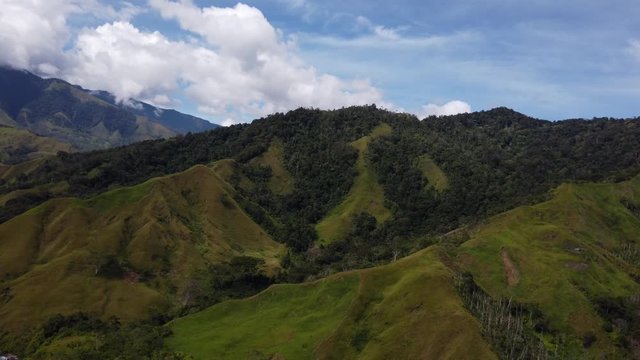 View of the incredible mountains of Papua in the Morobe province.