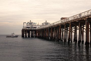 Fototapeta premium Malibu Beach pier in the coast of California, United States.