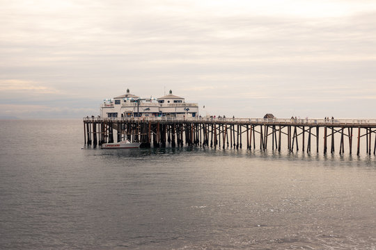 Fototapeta Malibu Beach pier in the coast of California, United States.