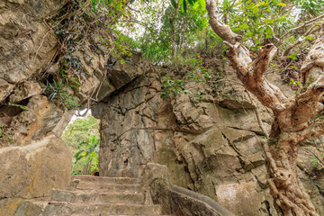 Fototapeta na wymiar マーブルマウンテン（五行山）ヴァントン洞窟　ベトナム　ダナン　Marble Mountain Van Thong Cave Vietnam Danang