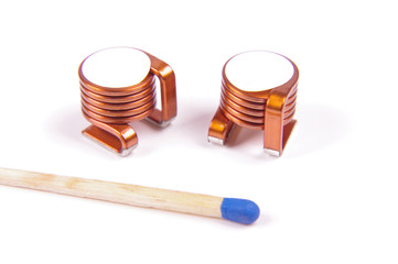 High power SMD coil in comparison with match head