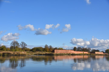 Blick von Küstrin-Kietz auf die Festung und die Oderbrücke	
