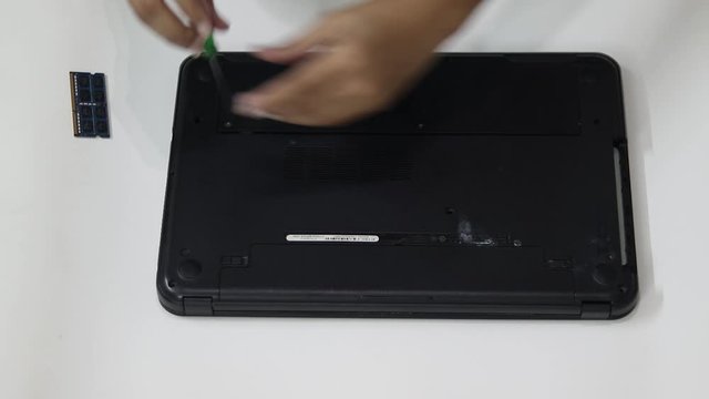Installing ddr memory ram on laptop notebook