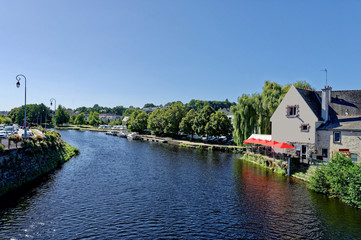 Obraz premium Le Blavet, Canal de Nantes à Brest, Pontivy. Morbihan, Bretagne, France