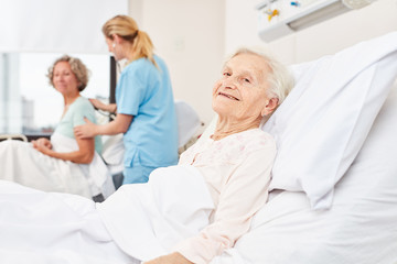 Obraz premium Senior in bedside at nursing home