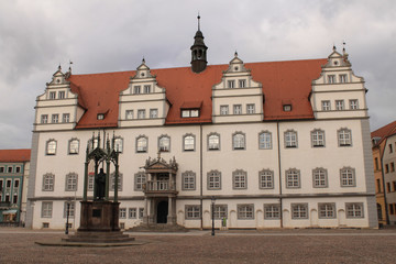 Fototapeta na wymiar Renaissance-Rathaus der Lutherstadt Wittenberg