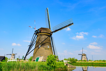 Fototapeta na wymiar The windmills in Kinderdijk, a UNESCO World Heritage site in Rotterdam, Netherlands