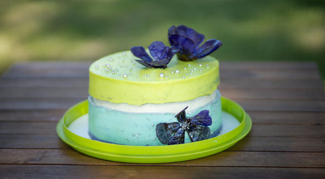 Classical mint bescuit cake with flowers