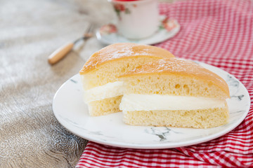 French dessert butter brioche Tarte tropezienne