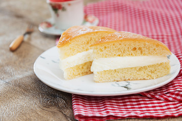 French dessert butter brioche Tarte tropezienne