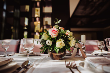 elegant wedding table setting