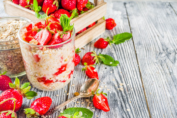 Overnight oatmeal with strawberry