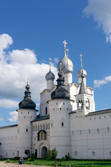 Fototapeta na wymiar Gate Church of the Rostov Kremlin