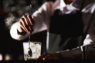 barman preparing a non-alcoholic cocktail in a restaurant.