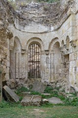 Fototapeta na wymiar ruines d'une église