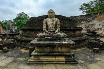 Obraz premium Vatadage Buddhist temple in Polonnaruwa, Sri Lanka.