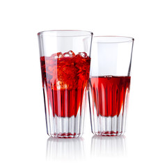 italinischener Bitterlikör im Glas isoliert auf weiß