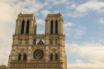 A group of people standing in front of Notre Dame de Paris in the background