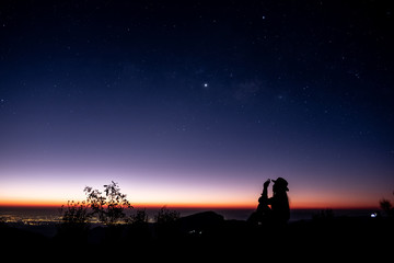 The stars and the milky way in the night sky are very beautiful.