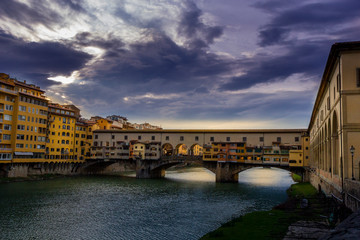 Fototapeta premium florence italy view of old bridge ponte vecchio