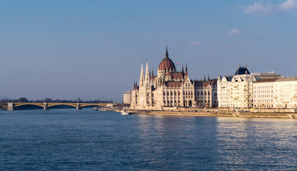 Fototapeta na wymiar view of budapest Parliament