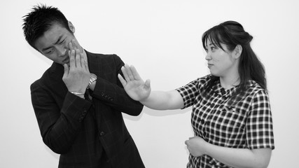 男性　女性　ビジネス　オフィス　事務風景