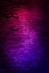 Papier Peint photo autocollant Mur de briques Néon sur les murs de briques qui ne sont pas enduits de fond et de texture. Effet d& 39 éclairage fond néon rouge et bleu du mur de sous-sol en brique vide.