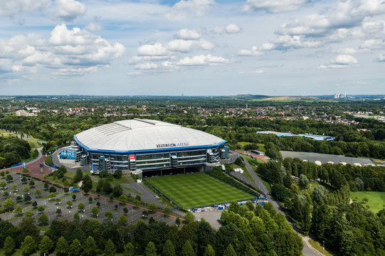 Gelsenkirchen, 30.07.2017, Luftbild der Veltins Arena, Stadion des Fußballbundeslegisten FC Schalke 04