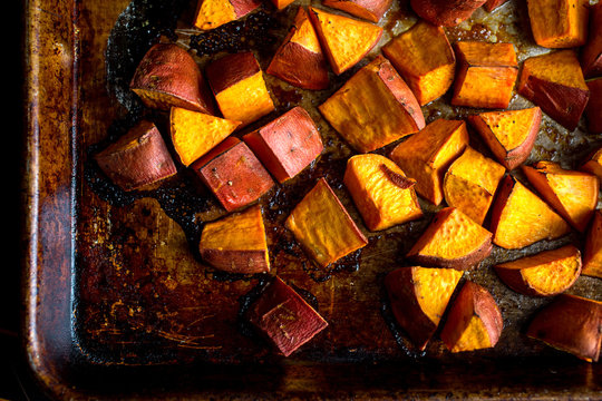 Pieces of roasted sweet potatoes placed in tray