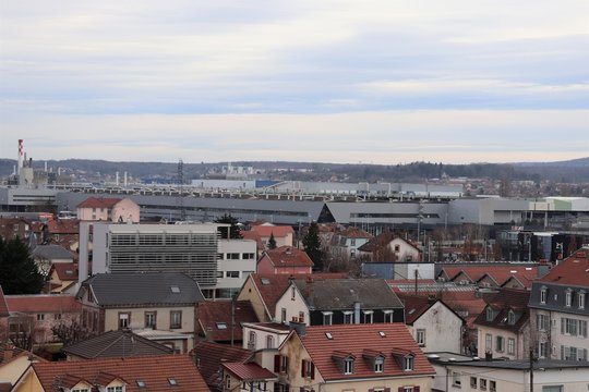 L'usine automobile Peugeot PSA &agrave; Sochaux vue de l'ext&eacute;rieur - ville de Sochaux - D&eacute;partement du Doubs - R&eacute;gion Franche Comt&eacute; - France