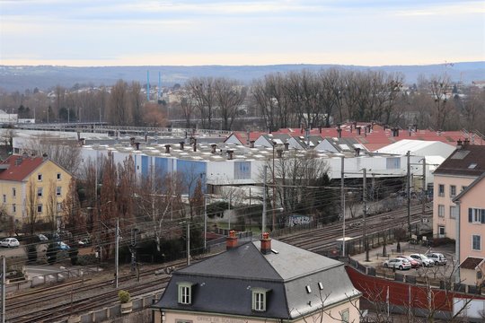 L'usine de l'&eacute;quipementier automobile Faurecia &agrave; Sochaux vue de l'ext&eacute;rieur - ville de Sochaux - D&eacute;partement du Doubs - R&eacute;gion Franche Comt&eacute; - France