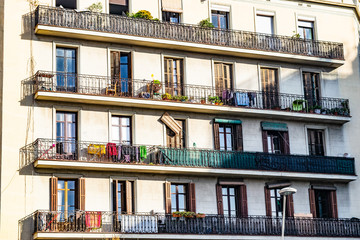Fototapeta na wymiar old Barcelona building exterior