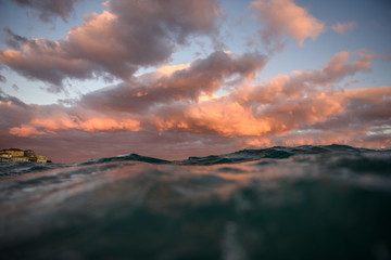 Obraz premium waves at sunset, Sydney Australia