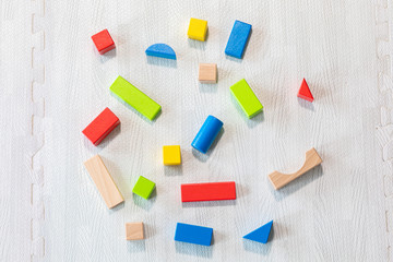 カラフルな積み木