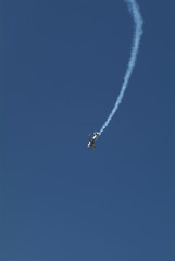 파란 하늘에서 멋진 곡예비행