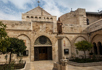Fototapeta premium City of Bethlehem. The church Catherine next to the Basilica of the Nativity of Jesus Christ. Column with the figure of Saint Jerome