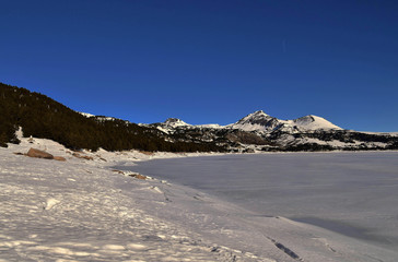 Lac des Bouillouses gelé