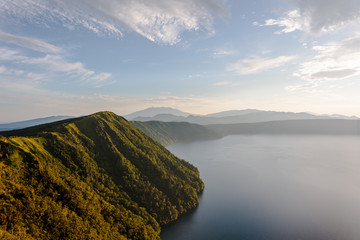 日本・北海道東部の国立公園9月、夜明けの摩周湖